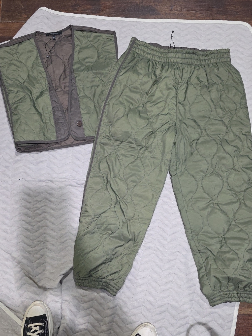 19 Cooper Olive Green Quilted Woman Joggers